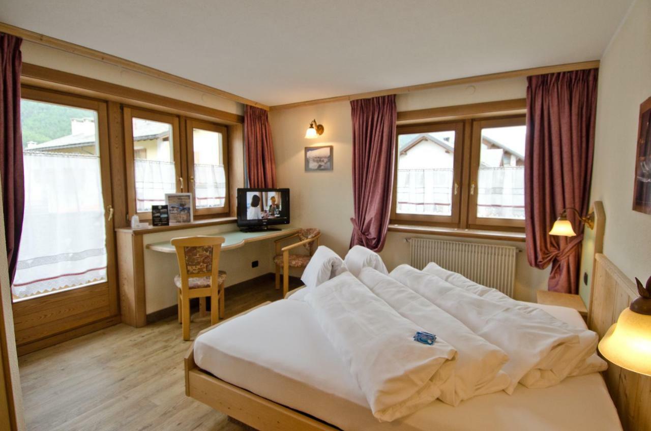 Hotel Daniela Ливиньо Екстериор снимка